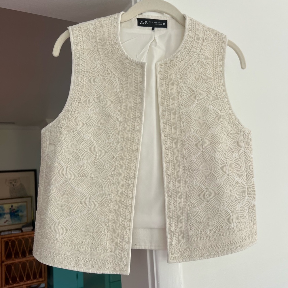 Zara Cream Embroidered Sleeveless Vest